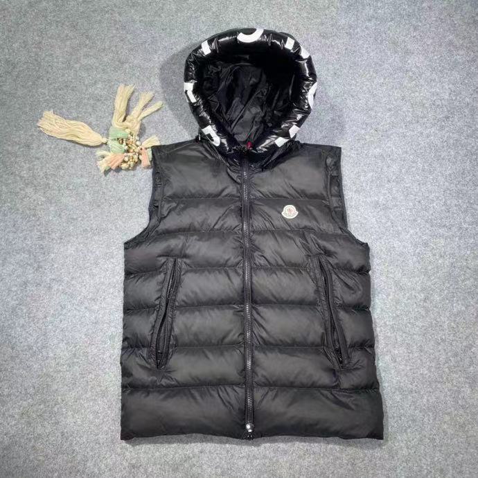 Moncler Vest In black - PerfectKickZ