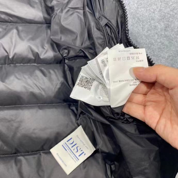 Moncler Vest In black - PerfectKickZ