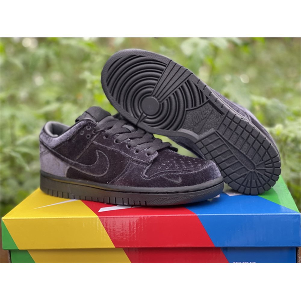 Dover Street Market X Nike Dunk Low "Triple Black" - 