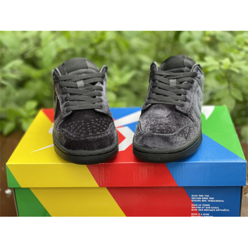 Dover Street Market X Nike Dunk Low "Triple Black" - 
