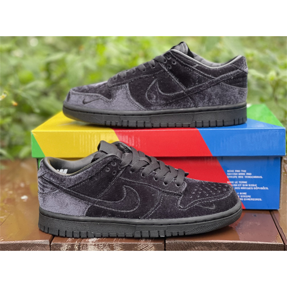 Dover Street Market X Nike Dunk Low "Triple Black" - 