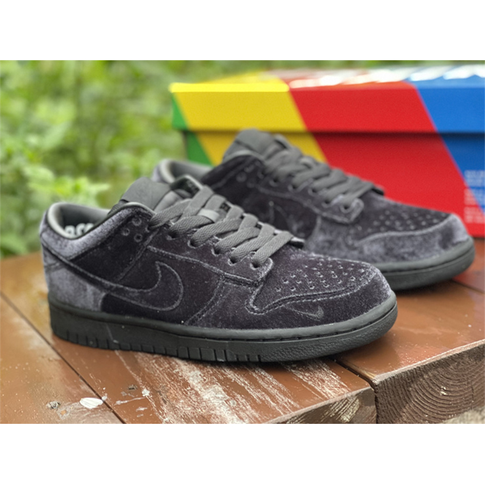 Dover Street Market X Nike Dunk Low "Triple Black" - 