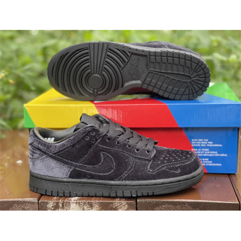 Dover Street Market X Nike Dunk Low "Triple Black" - 