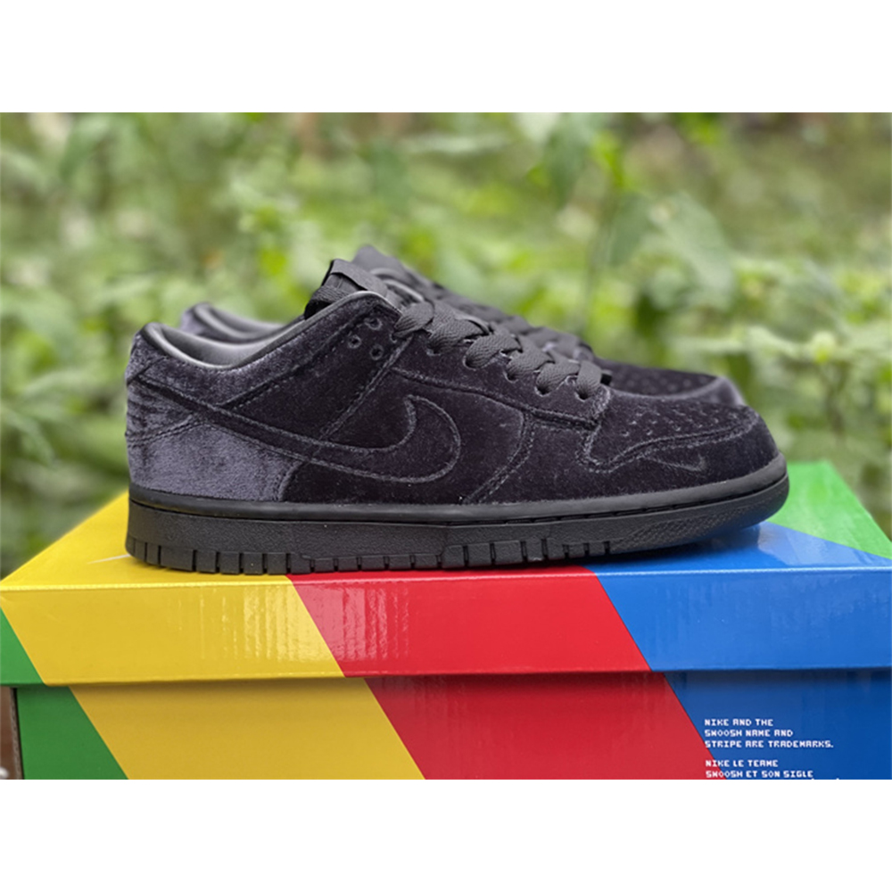 Dover Street Market X Nike Dunk Low "Triple Black" - 