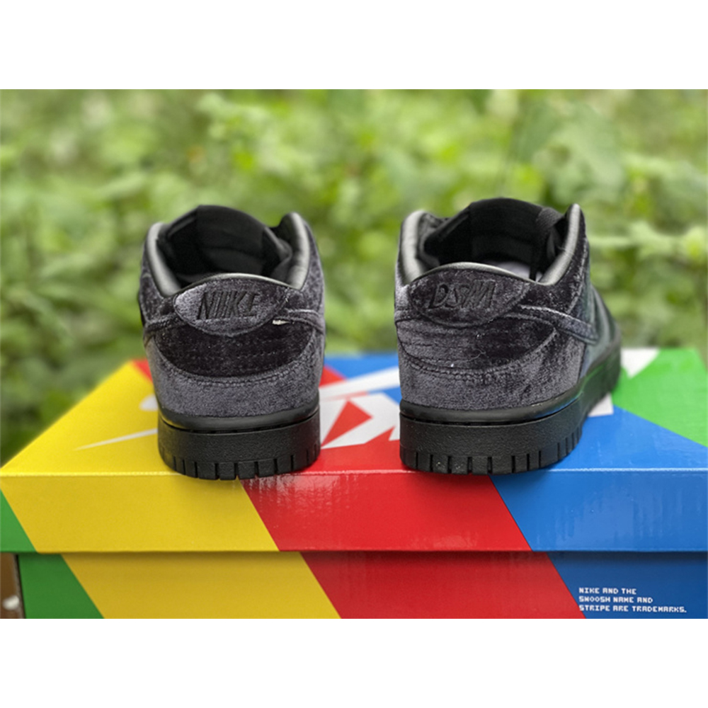 Dover Street Market X Nike Dunk Low "Triple Black" - 