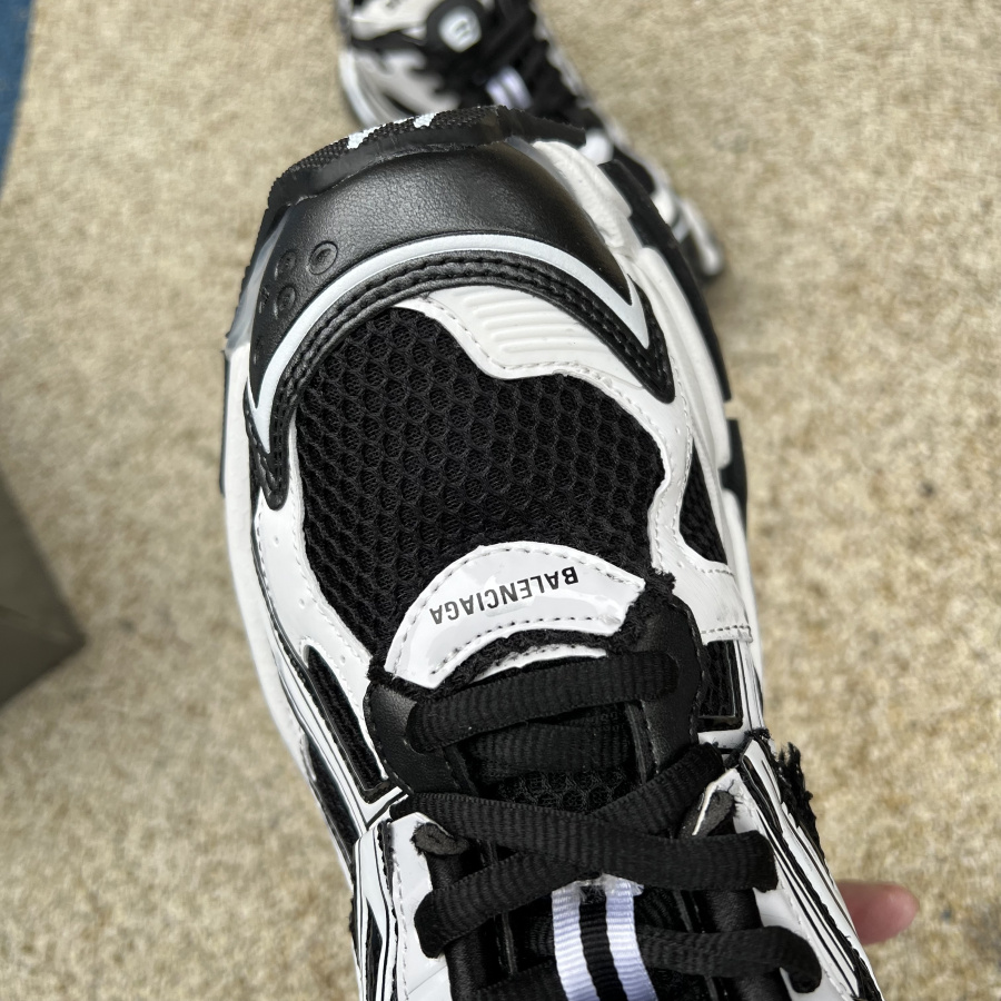 Balenciaga Men's Runner Trainers  In White - PerfectKickZ