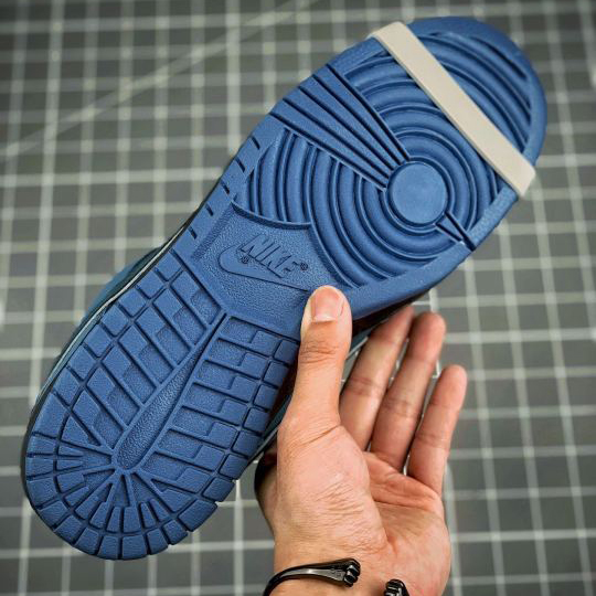 Nike SB Dunk Low Blue Lobster 2009 Sneaker - PerfectKickZ
