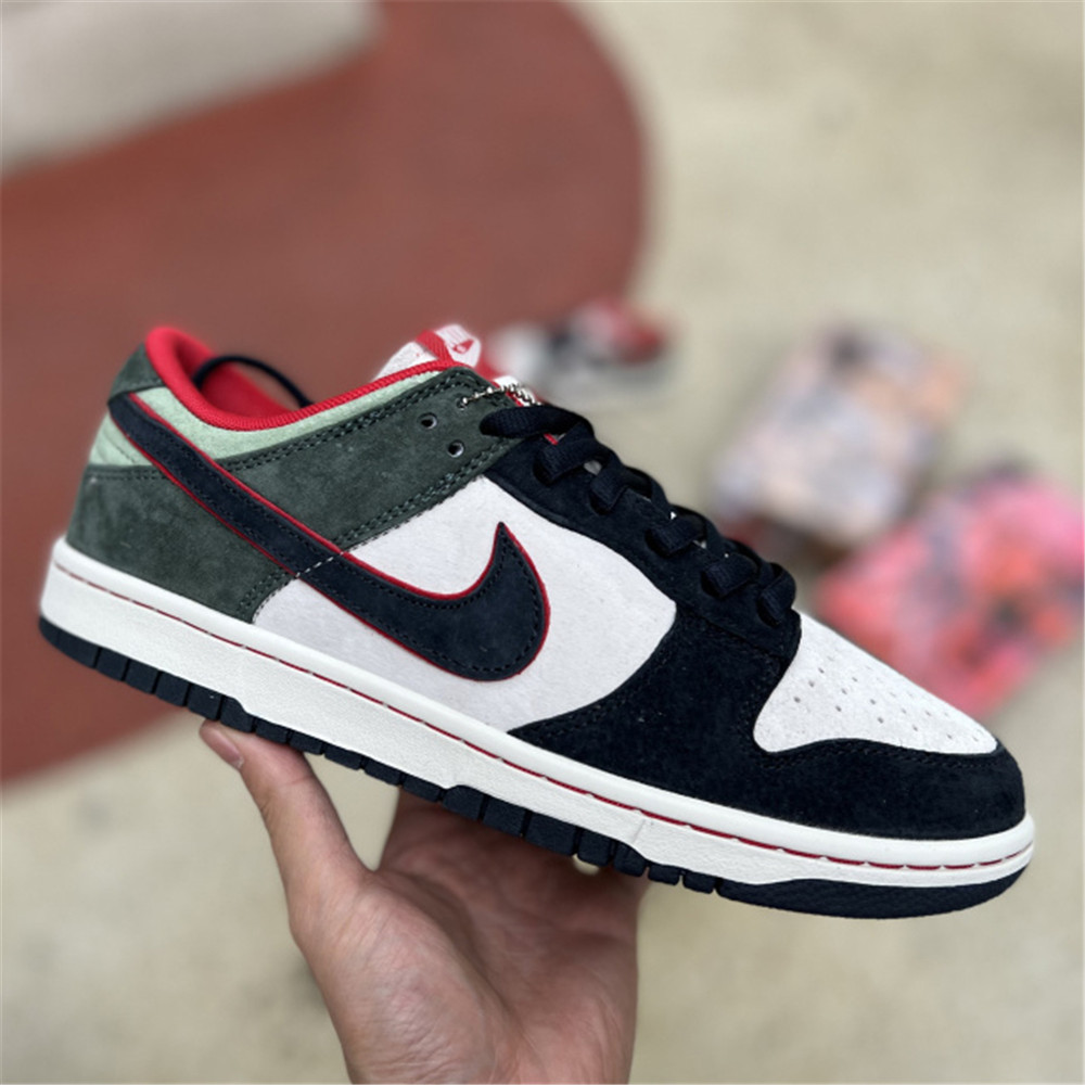 Nike Dunk Low Sneaker - 