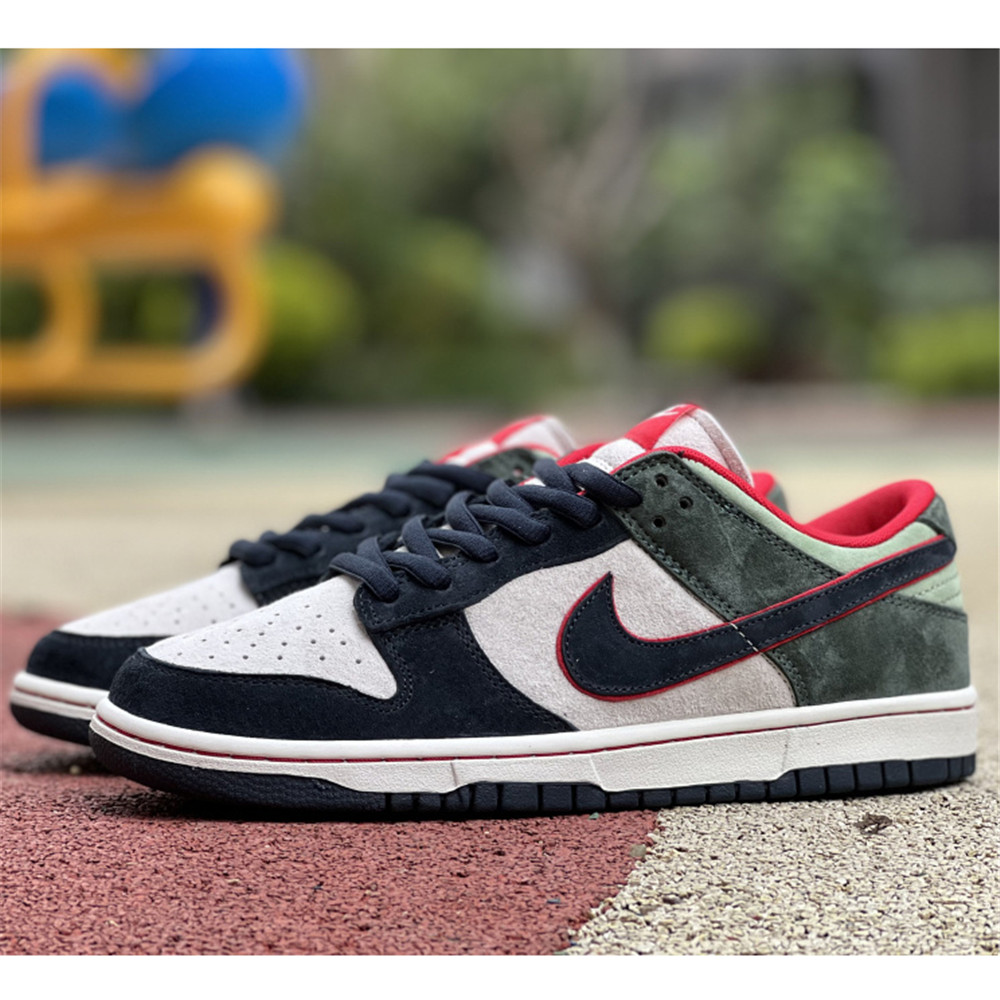 Nike Dunk Low Sneaker - 