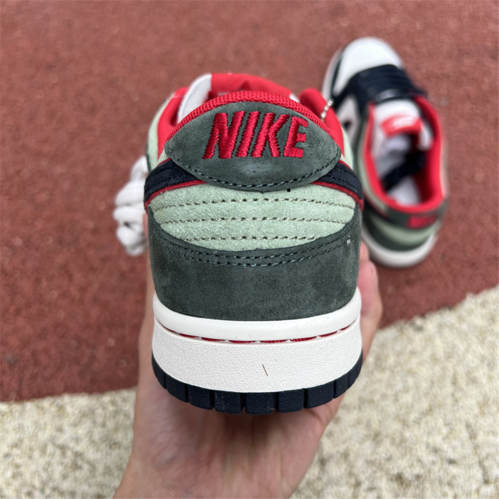 Nike Dunk Low Sneaker - 