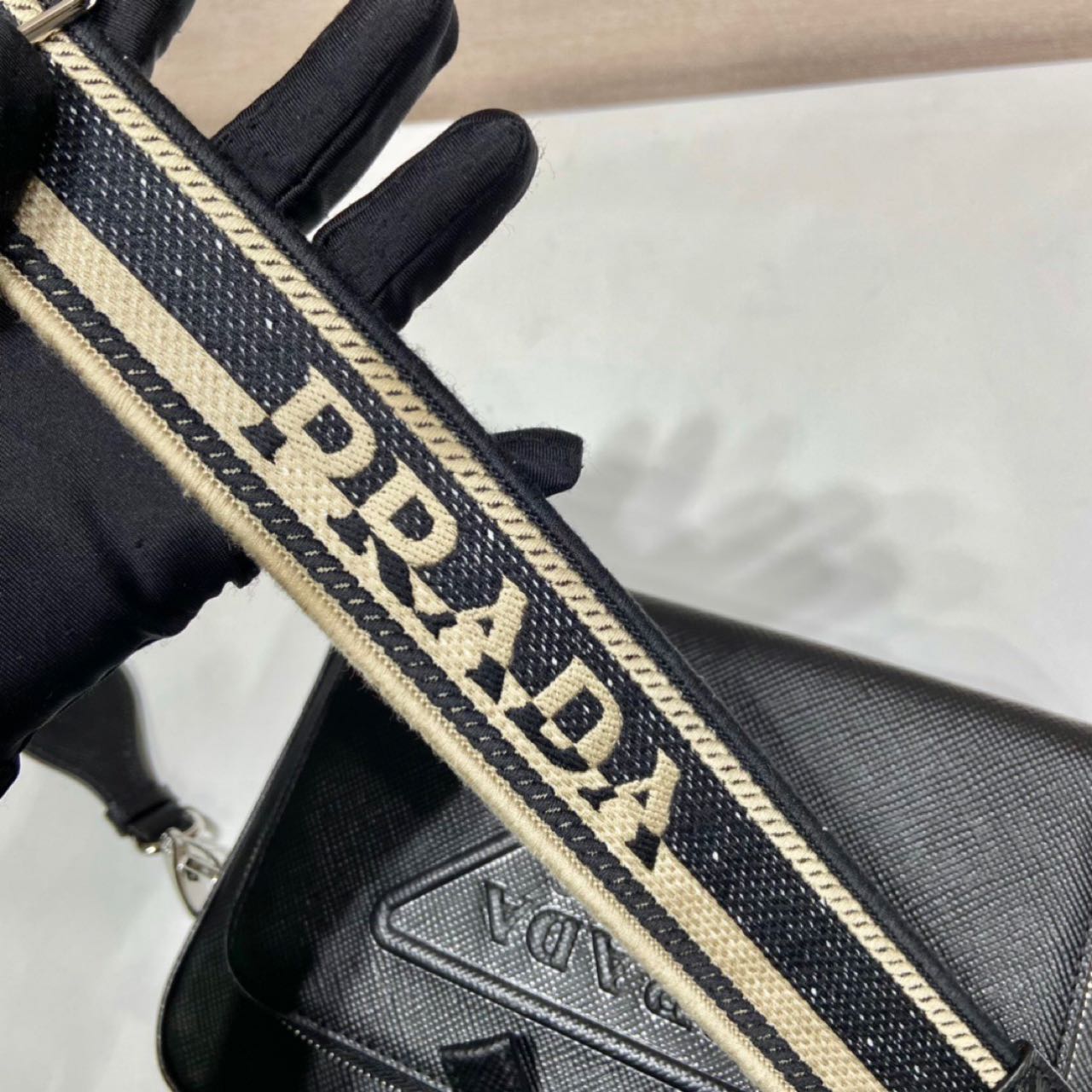Prada Saffiano Leather Shoulder Bag(24-18-6cm) - PerfectKickZ