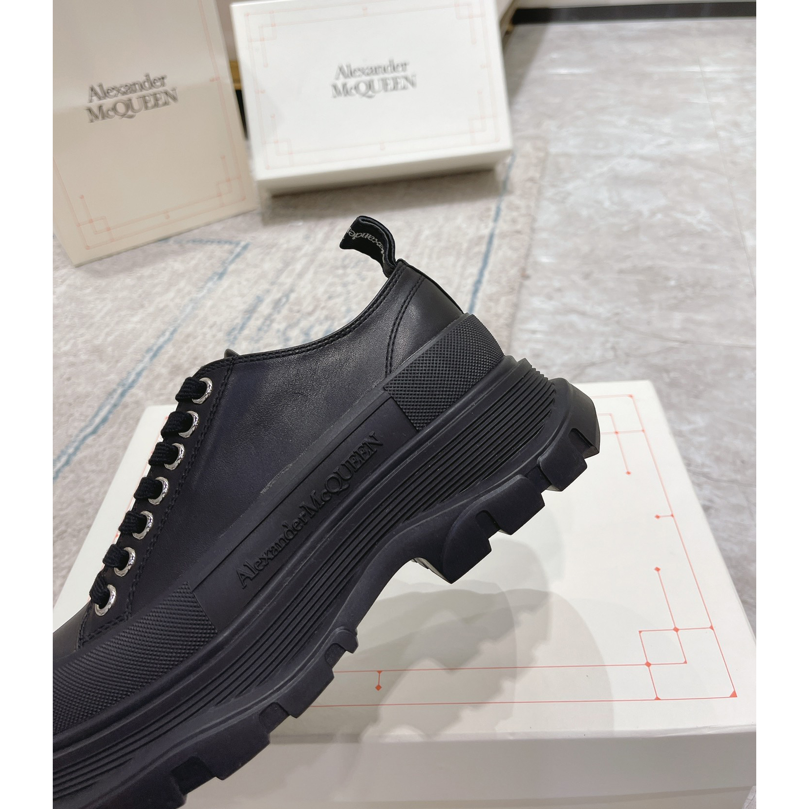 Alexander Mqueen Tread Slick Platform Low Sneakers - 