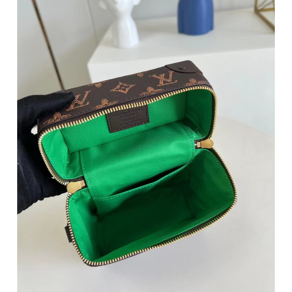 Louis Vuitton Vertical Box Trunk Handbag(15.5-22-7.5 CM) - 