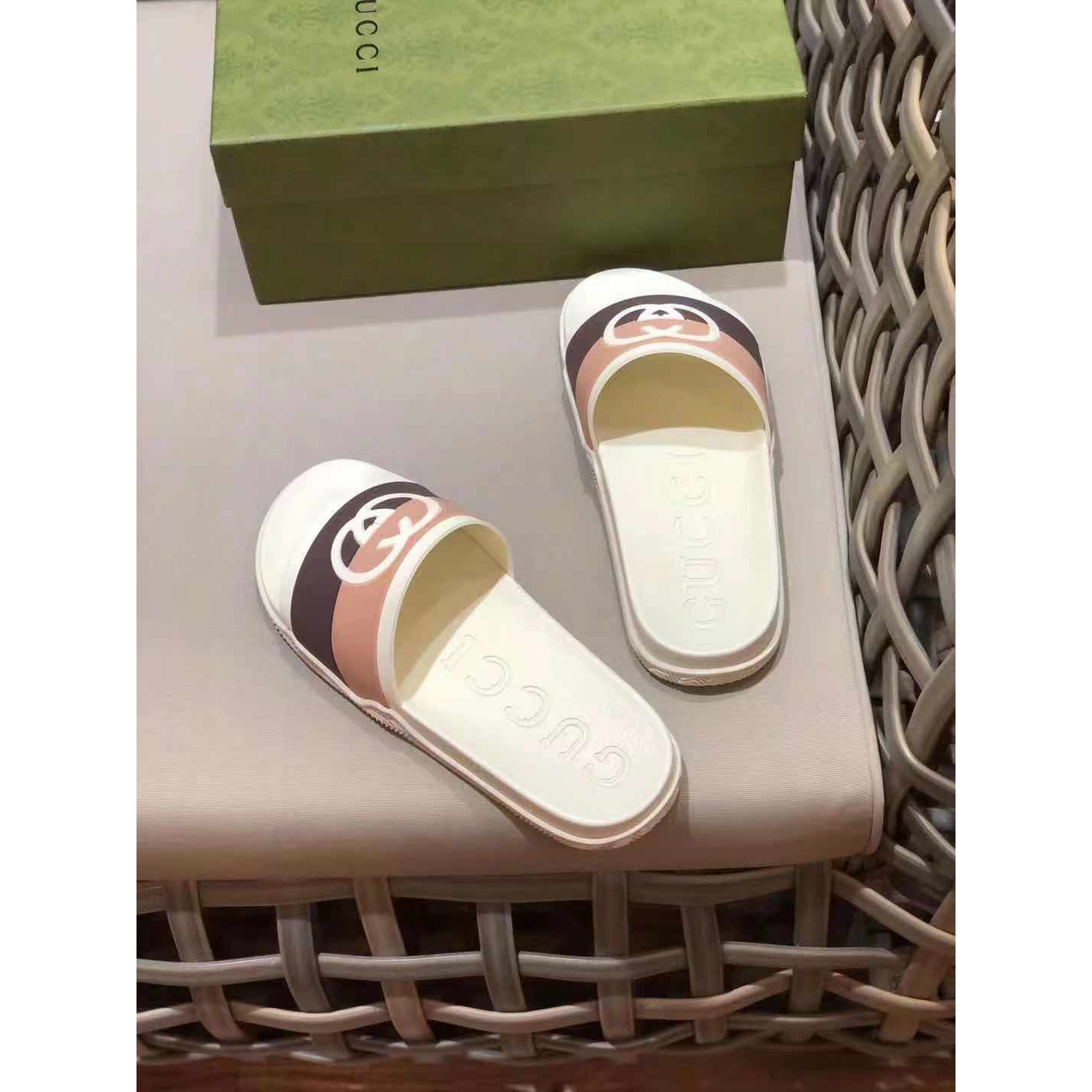 Gucci Men's Interlocking G Slide Sandal - PerfectKickZ