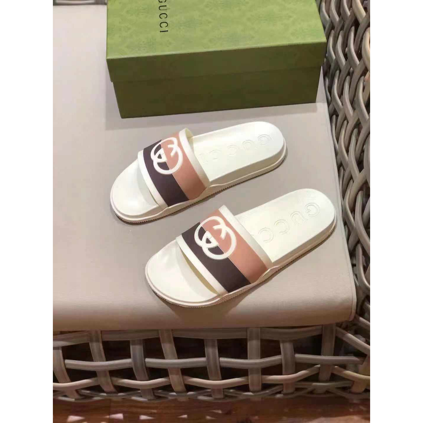Gucci Men's Interlocking G Slide Sandal - PerfectKickZ