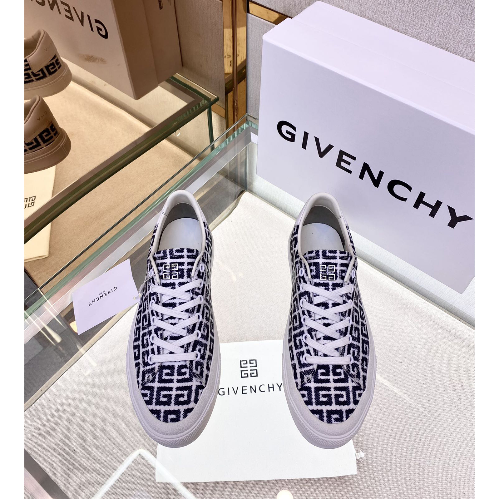 Givenchy Logo Print Low-Top Sneakers - PerfectKickZ
