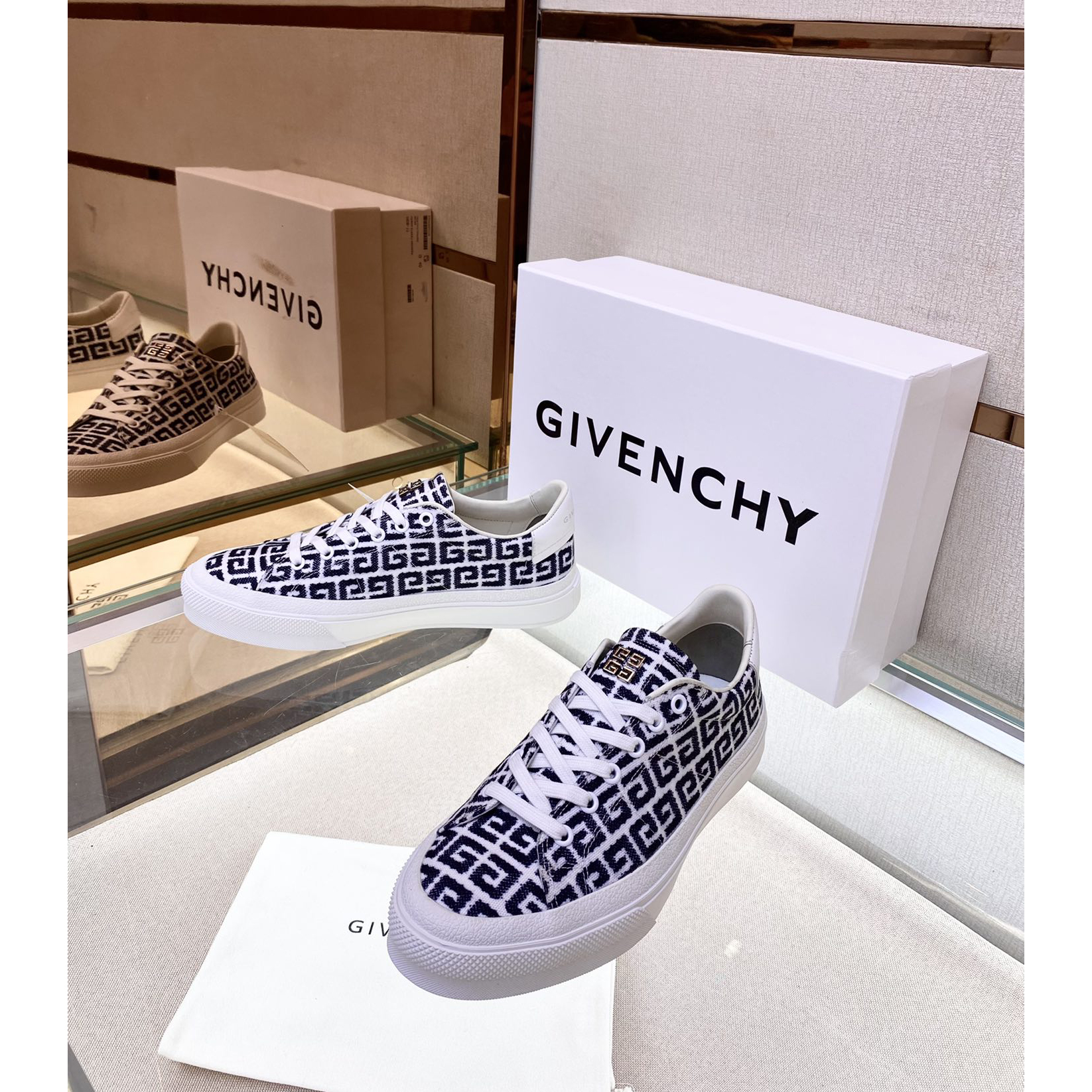 Givenchy Logo Print Low-Top Sneakers - PerfectKickZ