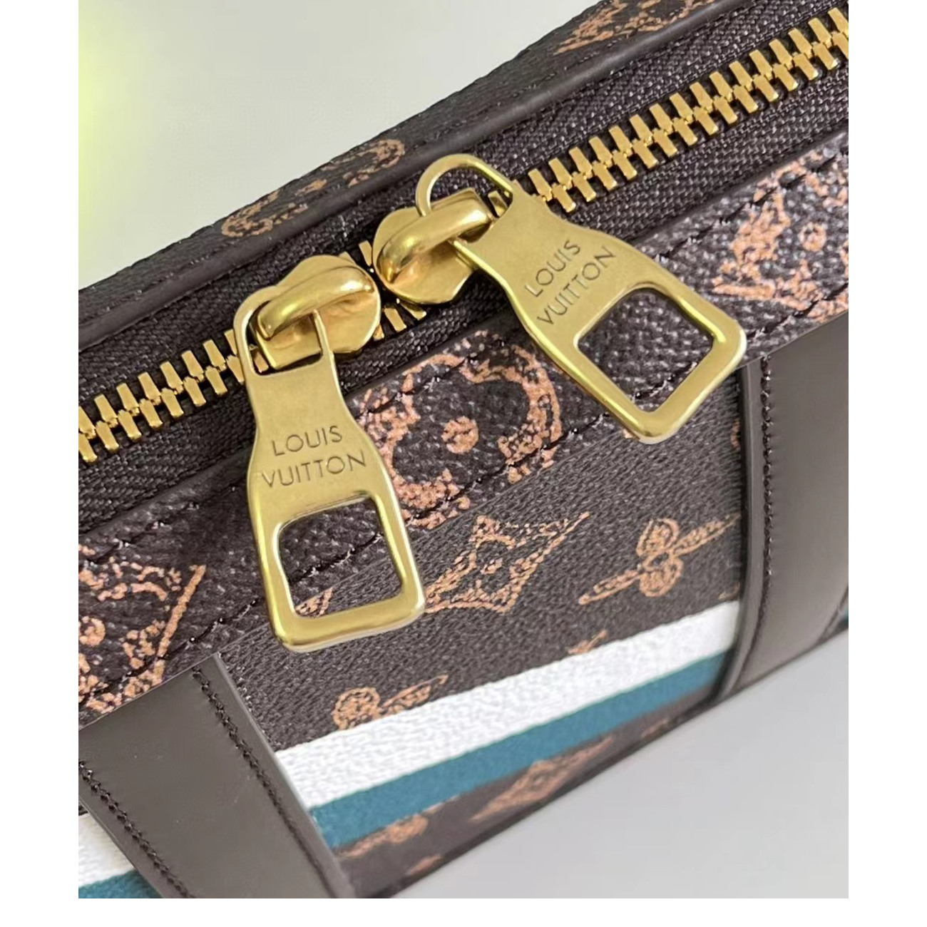 Louis Vuitton Vsoft Trunk Wearable Wallet(22.5-14-5 CM) - PerfectKickZ