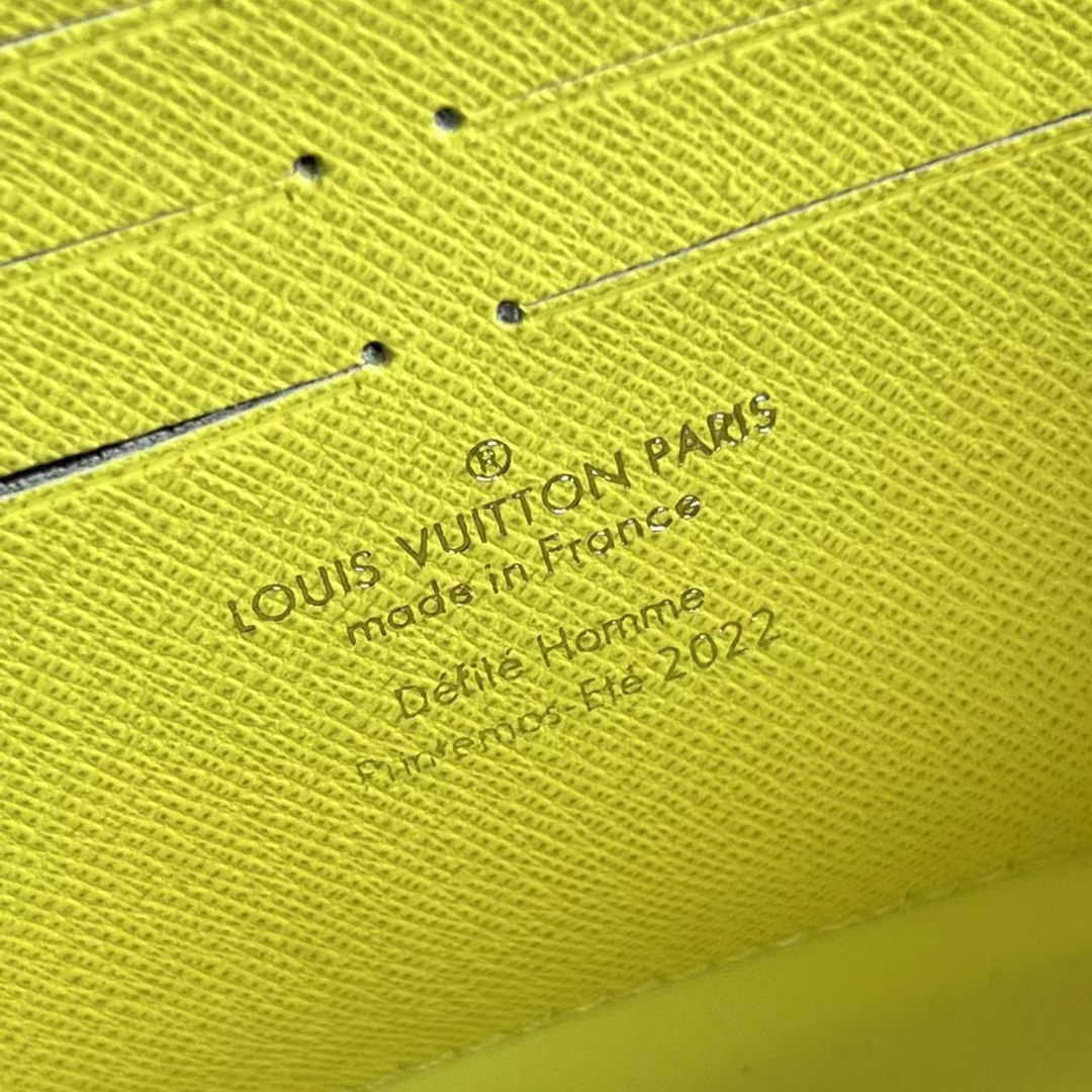Louis Vuitton Vsoft Trunk Wearable Wallet(22.5-14-5 CM) - PerfectKickZ