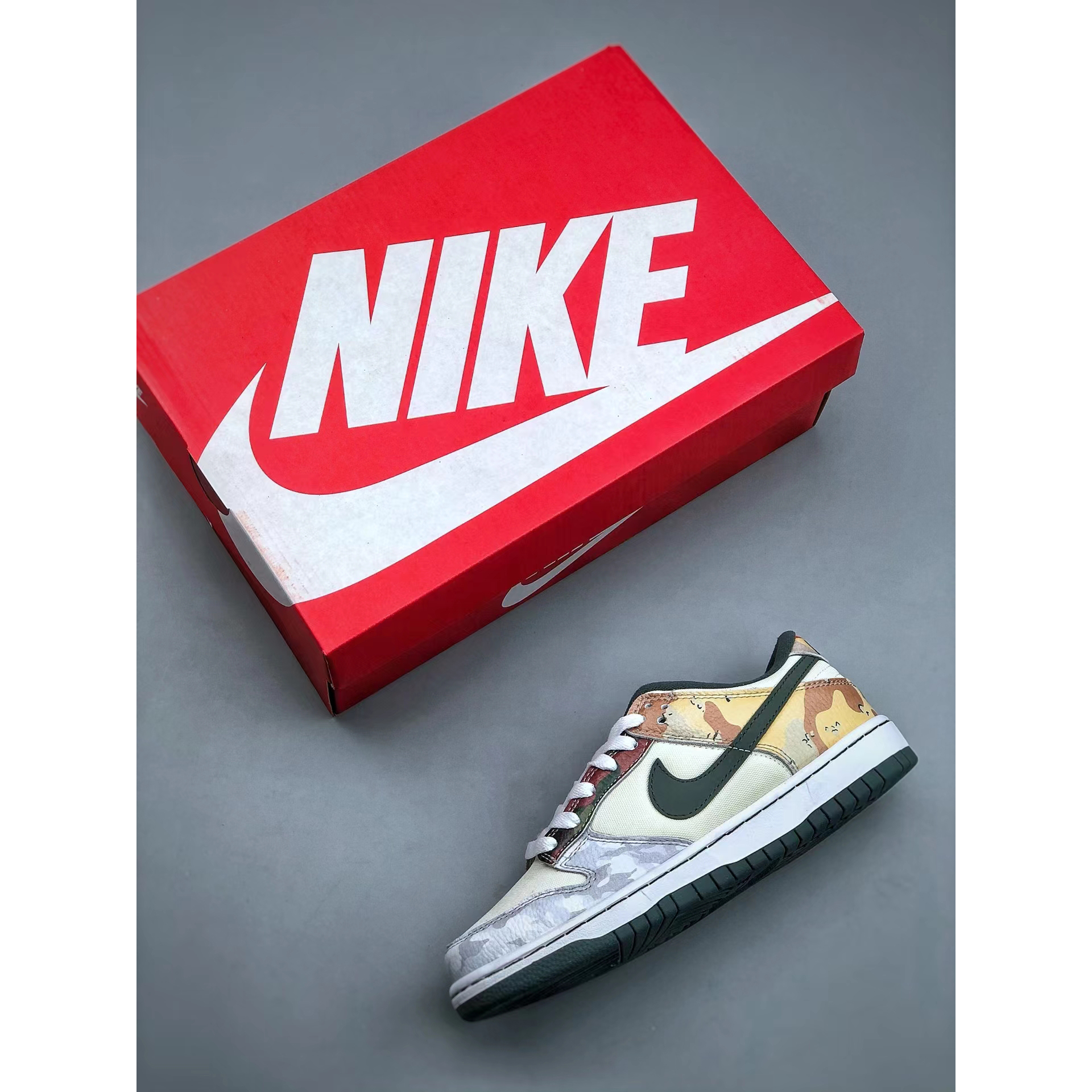Nike Dunk SB Low Sneaker  - 