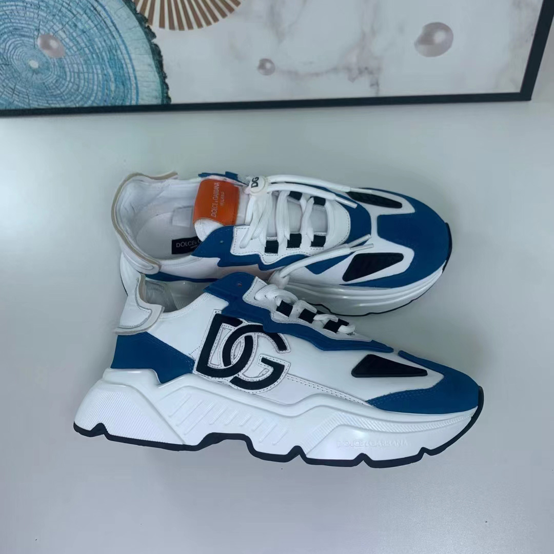 Dolce & Gabbana Logo-Patch Low-Top Sneakers - PerfectKickZ