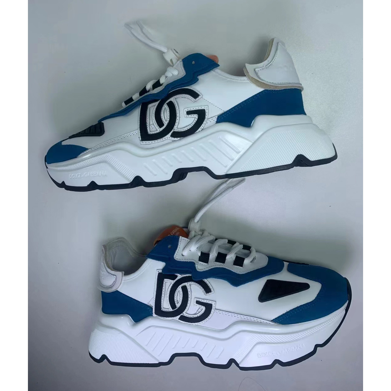 Dolce & Gabbana Logo-Patch Low-Top Sneakers - PerfectKickZ