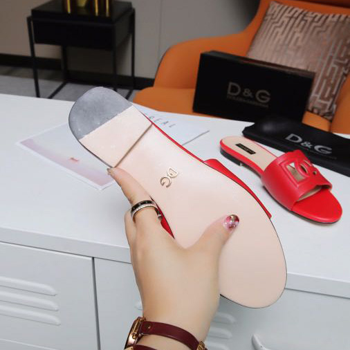Dolce & Gabbana  DG Logo Leather  Sandal - PerfectKickZ