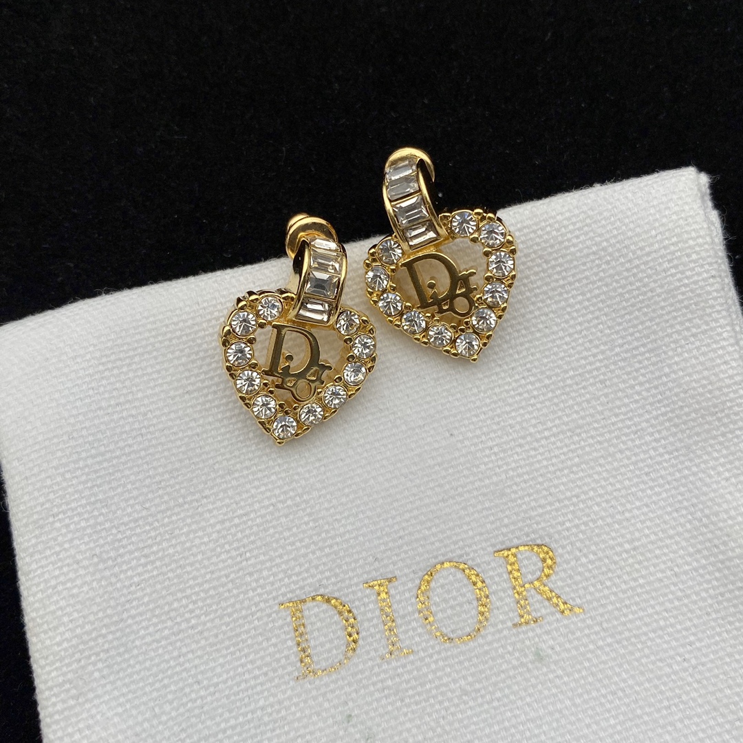 Dior Peach Heart Full Drill Earrings - PerfectKickZ