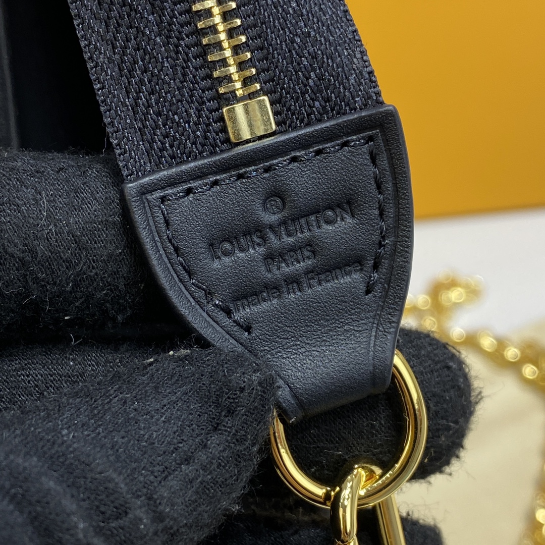 Louis Vuitton Toiletry Pouch On Chain  M81366 (26-20-5cm) - 