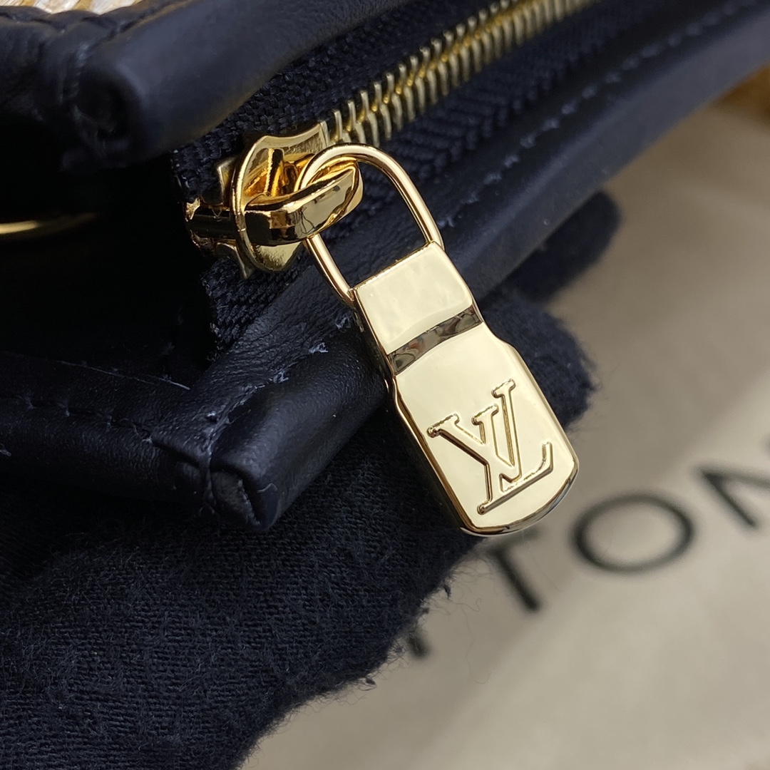 Louis Vuitton Toiletry Pouch On Chain  M81366 (26-20-5cm) - 