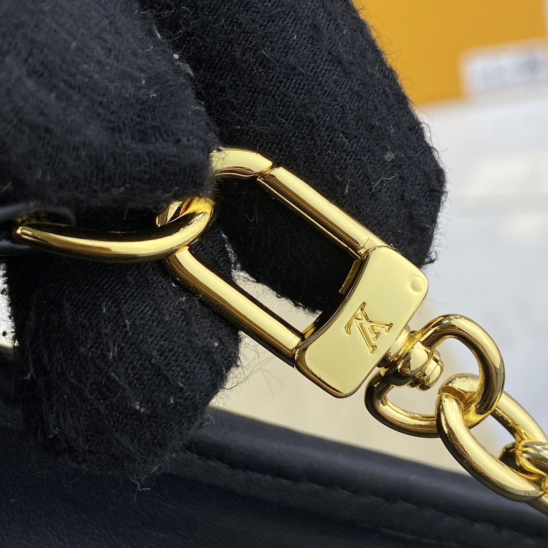 Louis Vuitton Toiletry Pouch On Chain  M81366 (26-20-5cm) - 