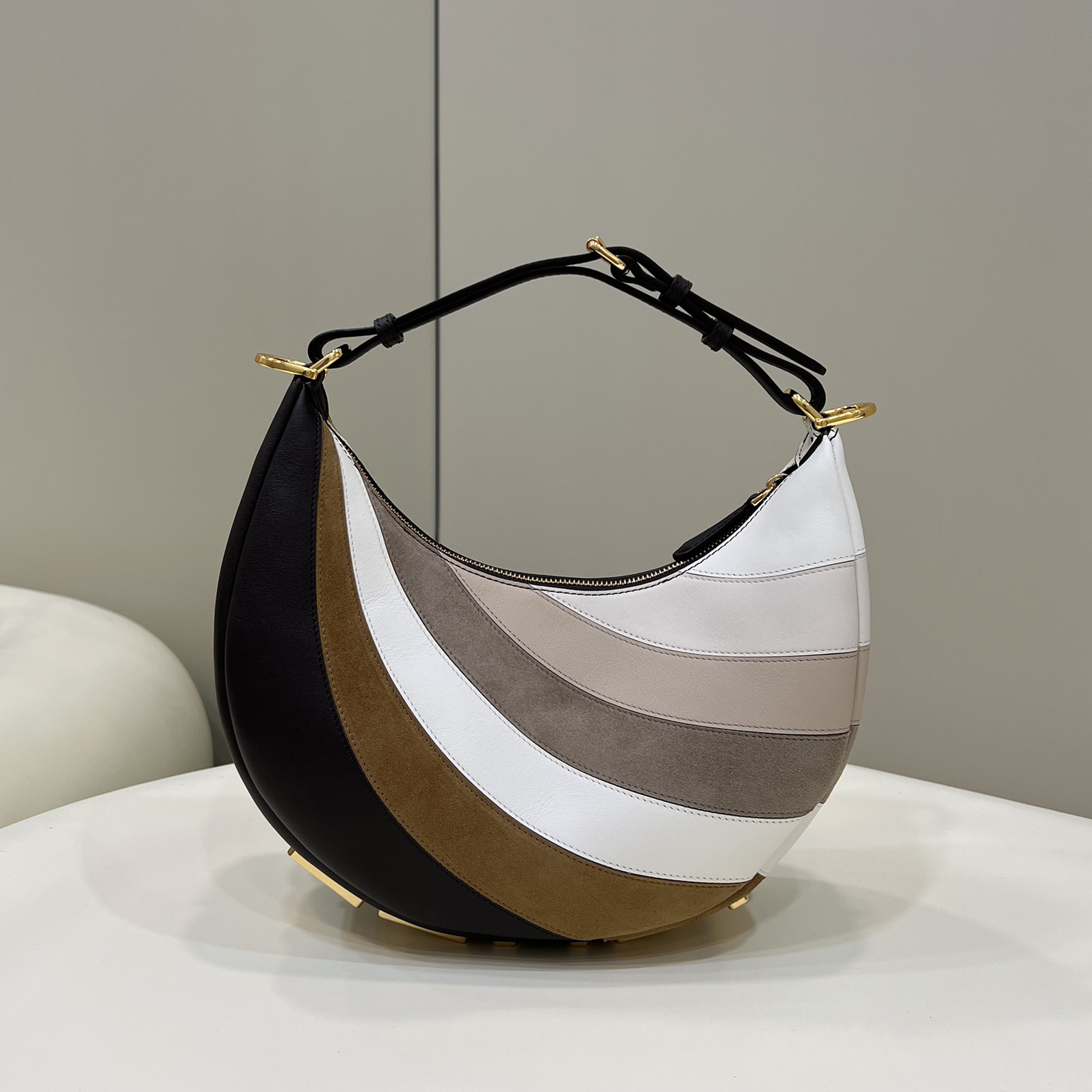 Fendi Graphy  Leather Bag(29*24.5*10cm) - 