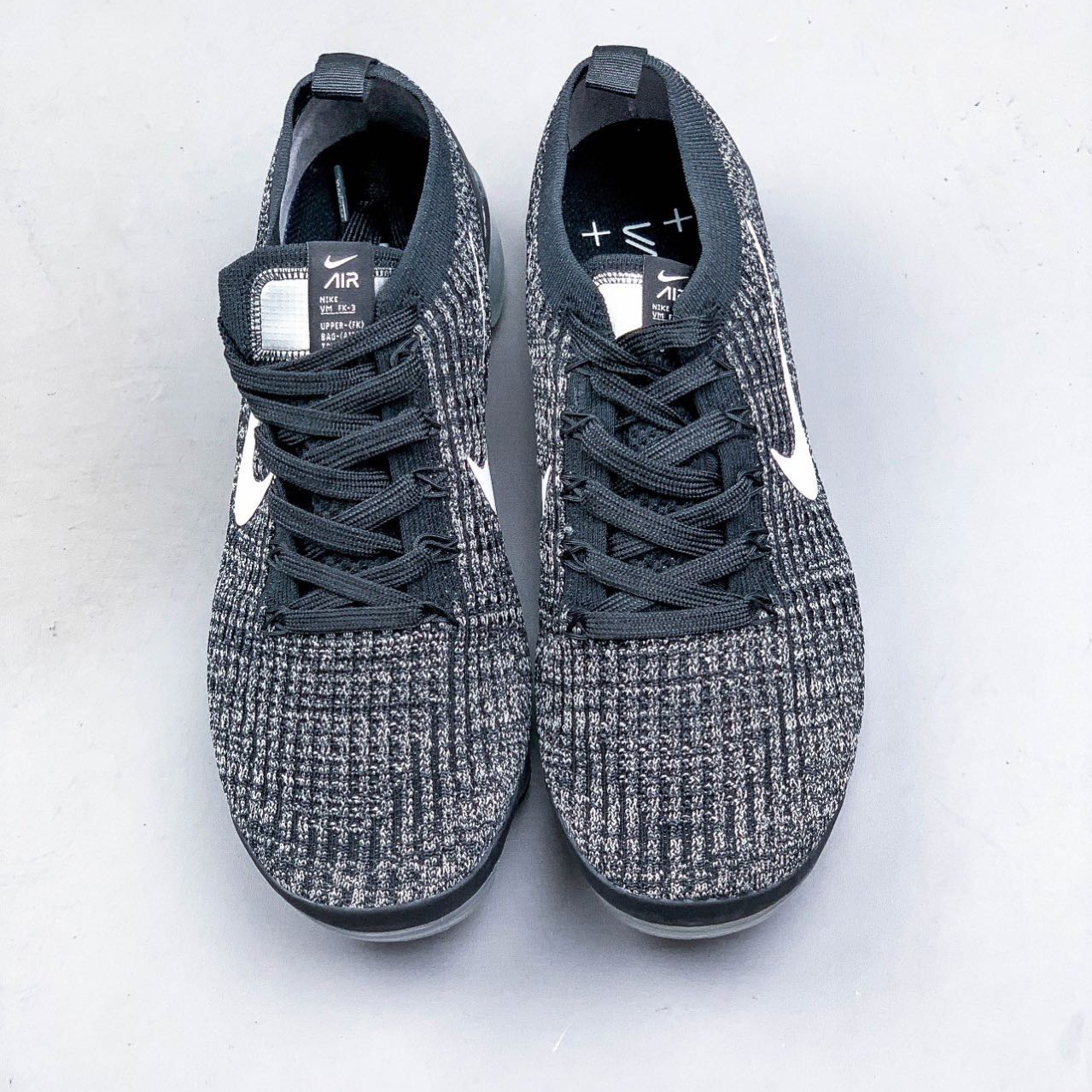 Nike Air Vapormax Flyknit Sneakers - 