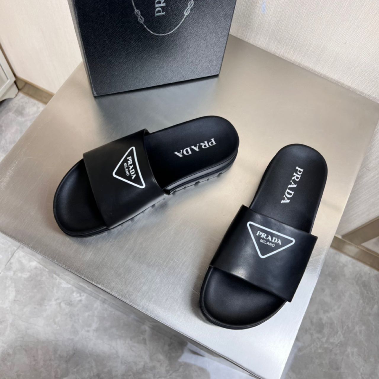 Prada Logo printed slippers - 