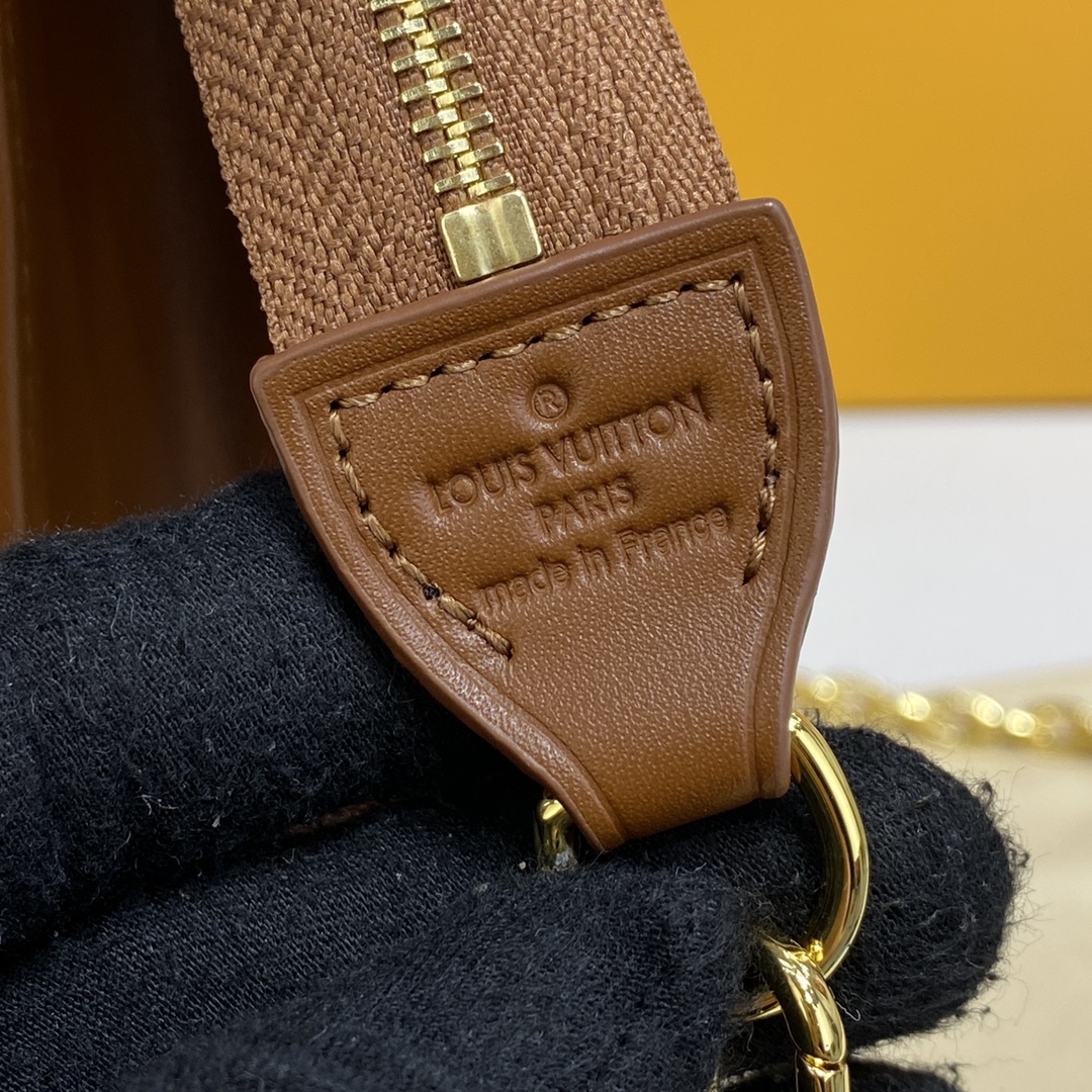 Louis Vuitton Toiletry Pouch On Chain  M81366 (26-20-5cm) - 