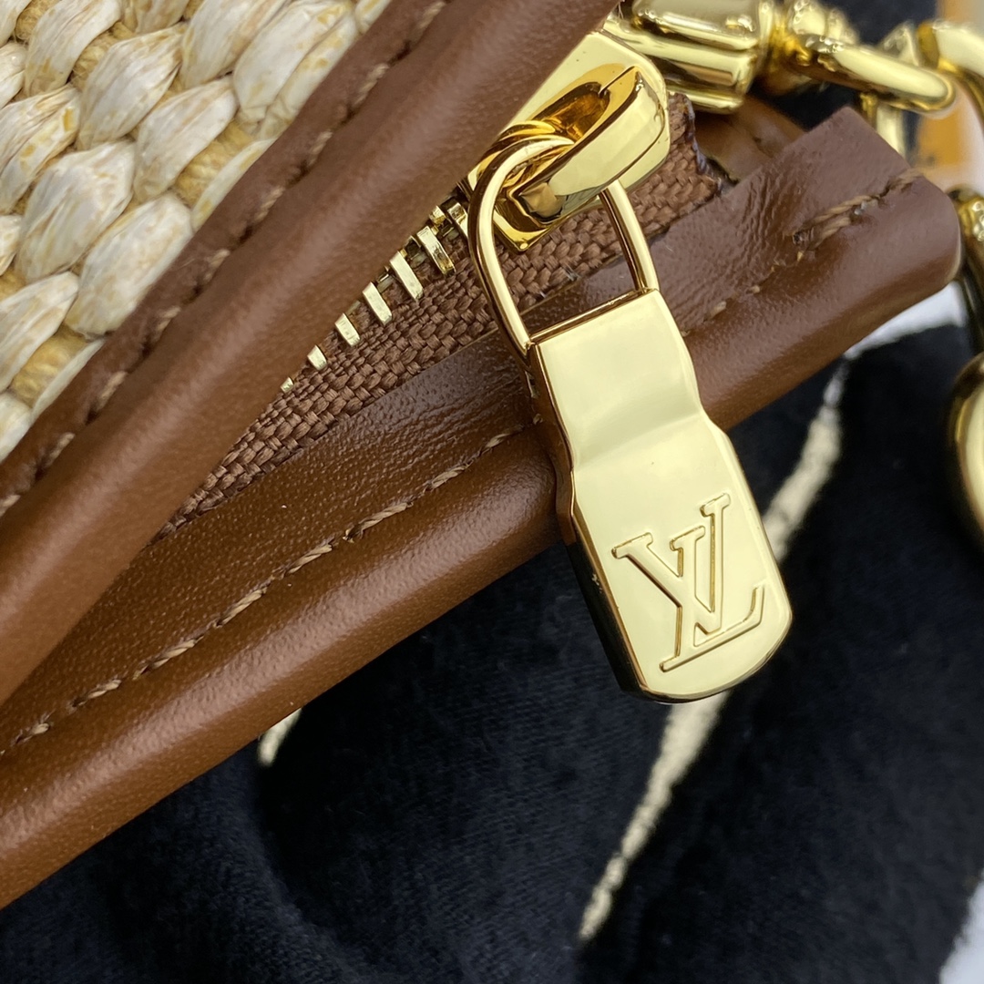Louis Vuitton Toiletry Pouch On Chain  M81366 (26-20-5cm) - 