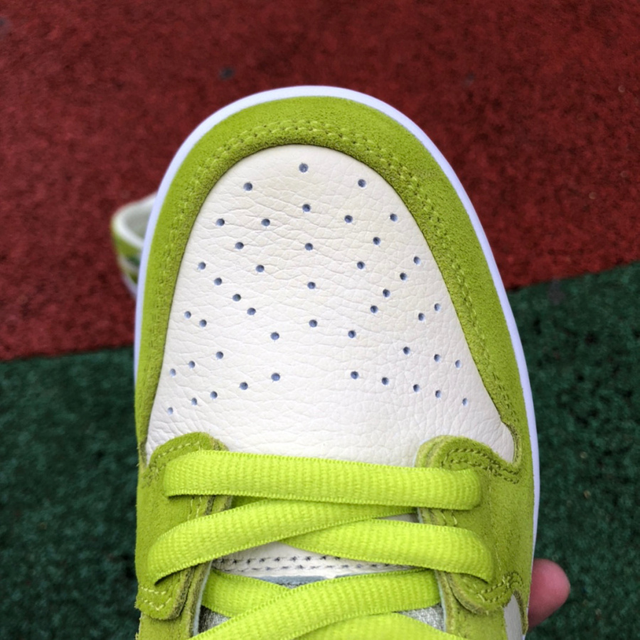 Nike SB Dunk Low "Green Apple" Sneaker   DM0807-300 - 