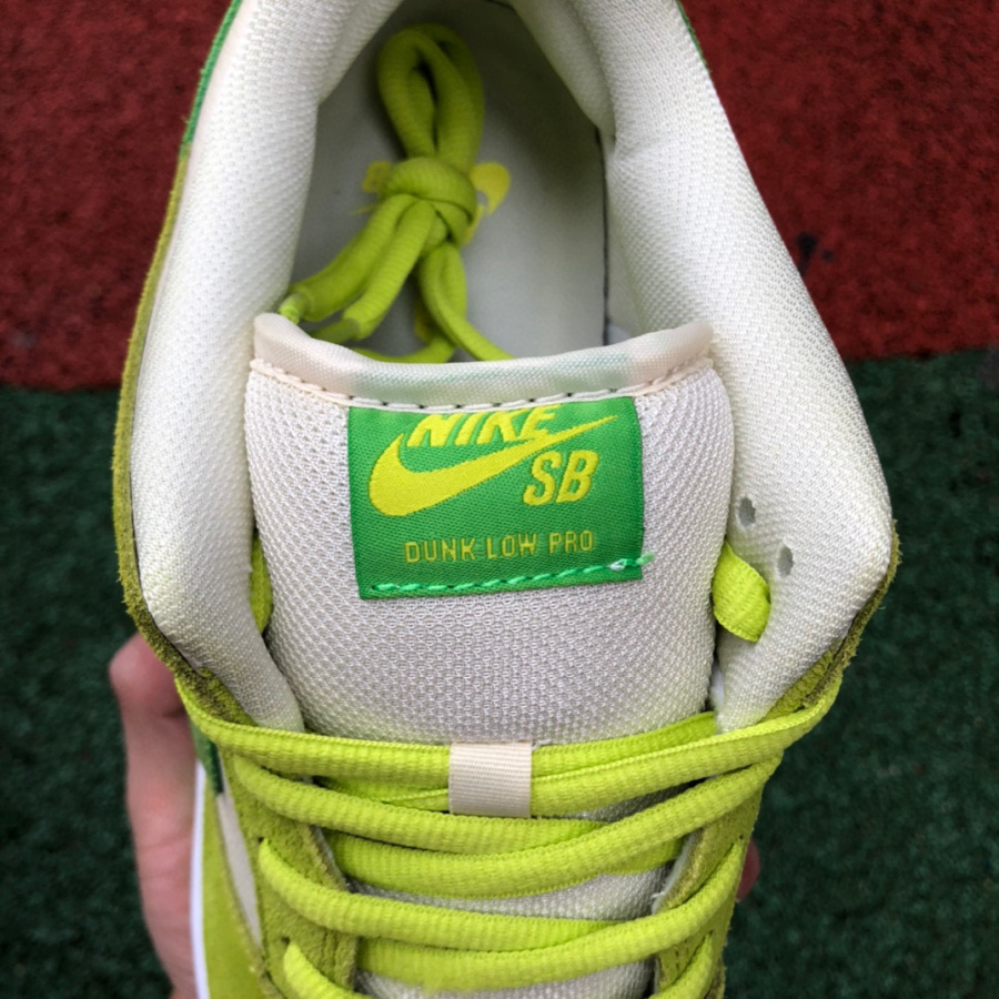 Nike SB Dunk Low "Green Apple" Sneaker   DM0807-300 - 