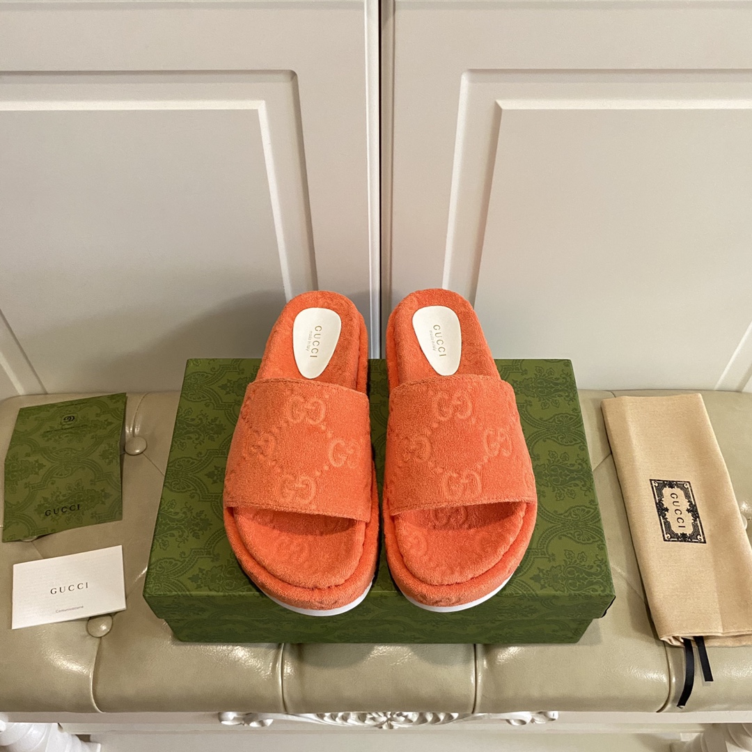 Gucci Women's GG Platform Sandal - PerfectKickZ