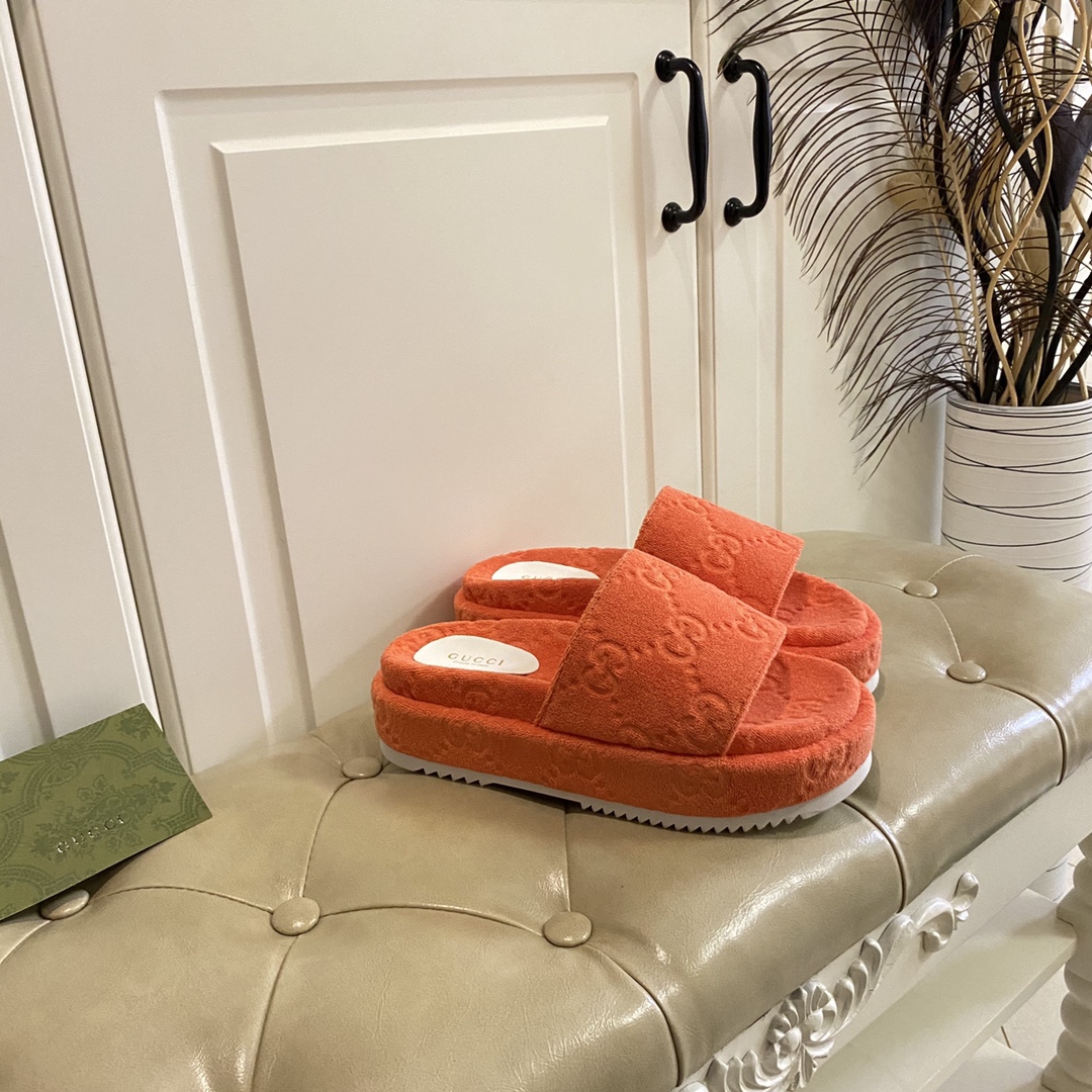Gucci Women's GG Platform Sandal - PerfectKickZ