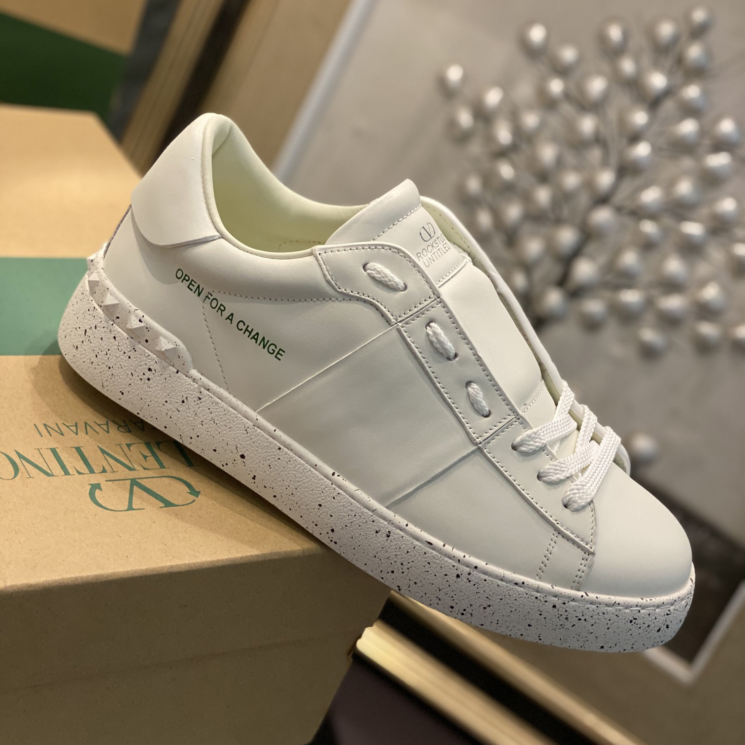 Valenti  Open For A Change Sneaker In Bio-Based Material In White - 