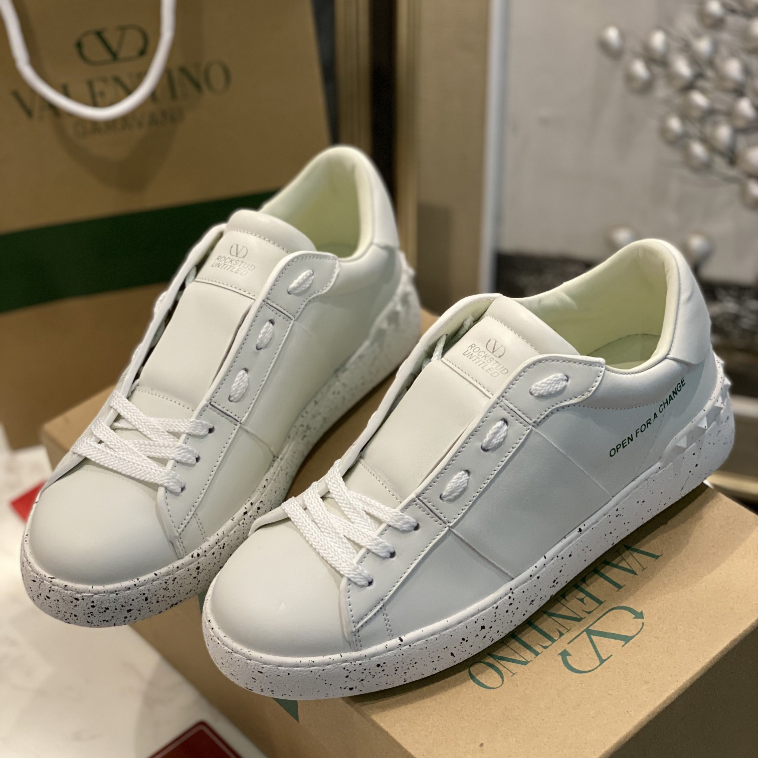 Valenti  Open For A Change Sneaker In Bio-Based Material In White - 