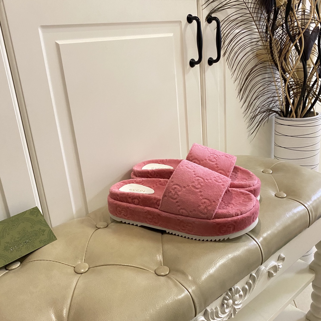 Gucci Women's GG Platform Sandal - PerfectKickZ