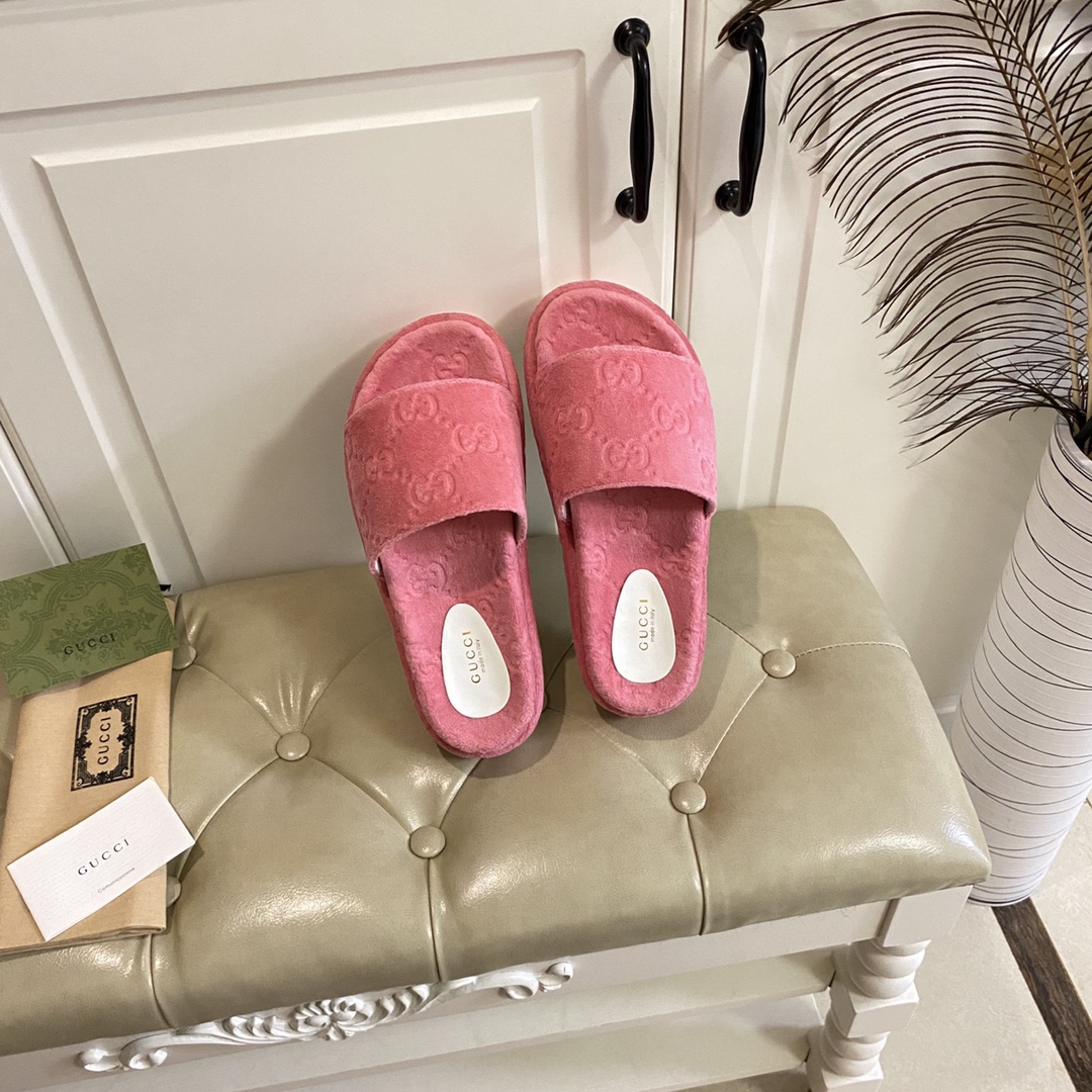 Gucci Women's GG Platform Sandal - PerfectKickZ