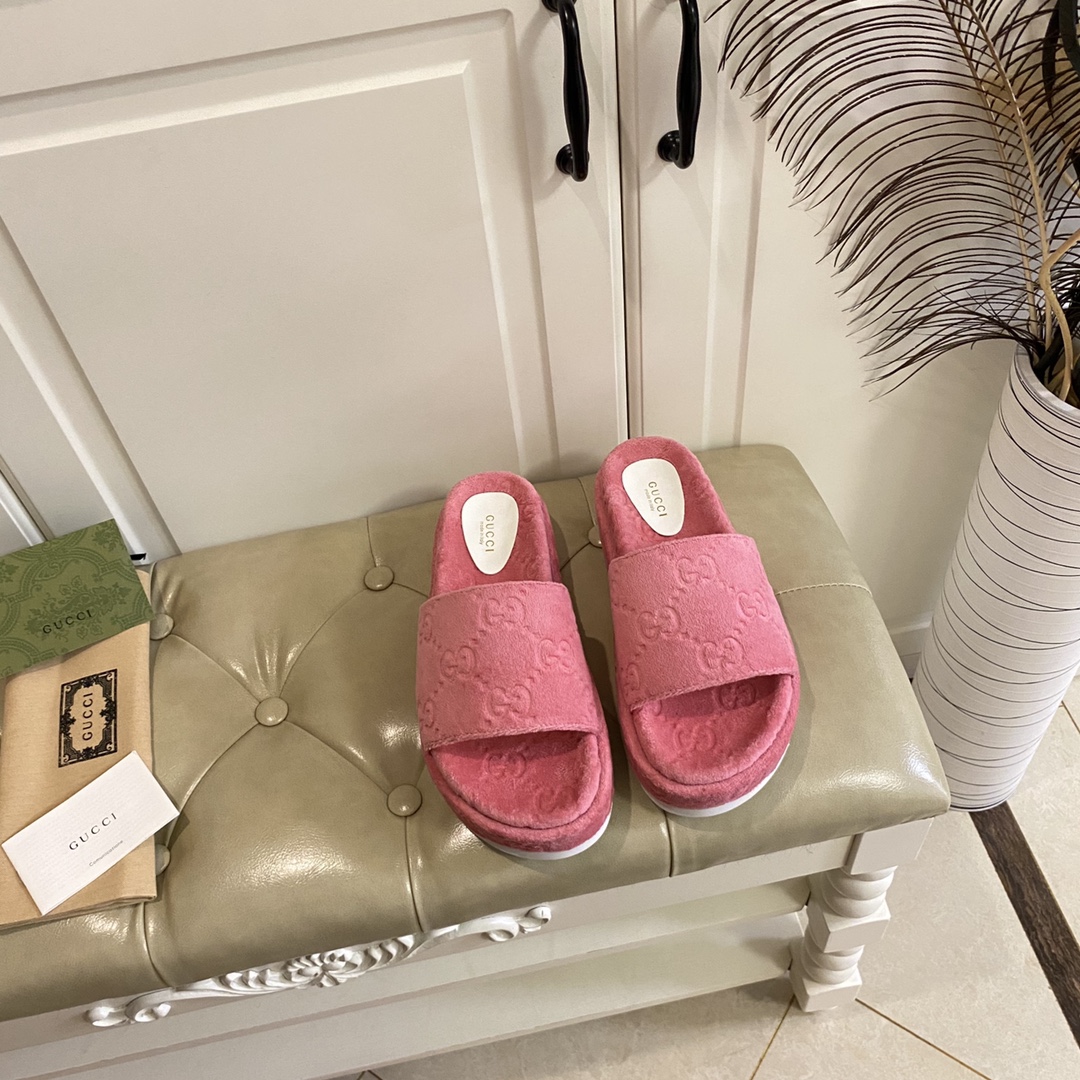 Gucci Women's GG Platform Sandal - PerfectKickZ