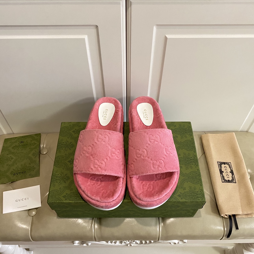 Gucci Women's GG Platform Sandal - PerfectKickZ