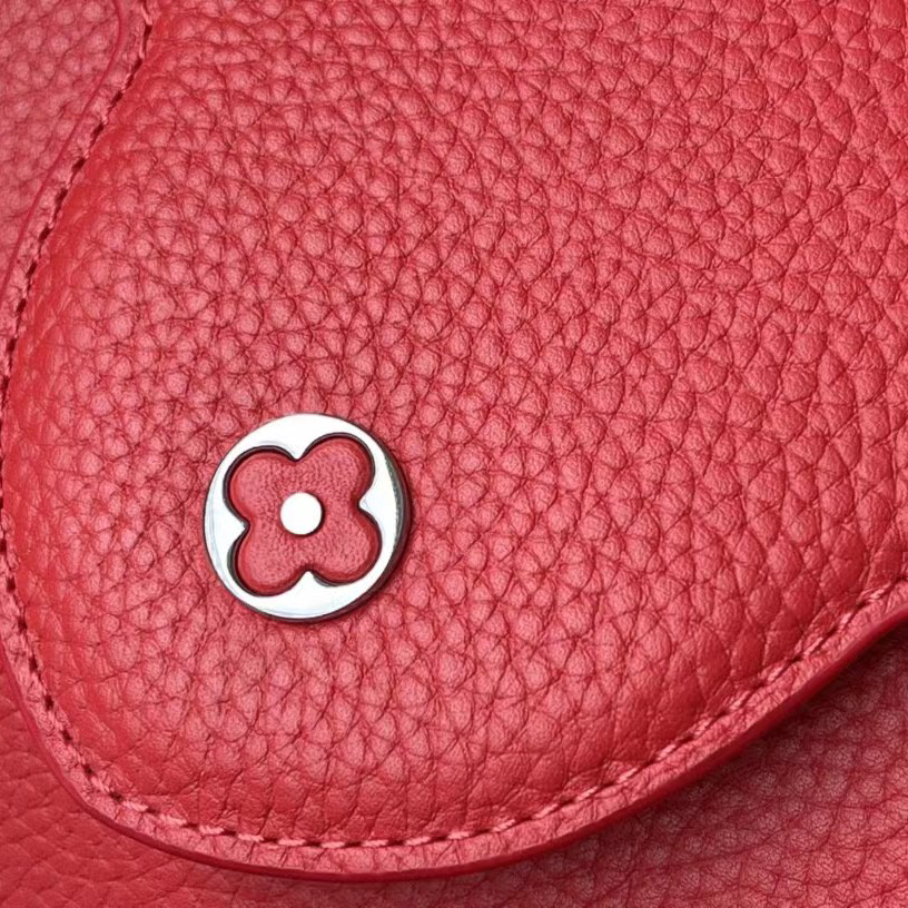 Louis Vuitton Capucines  Handbag (31.5-20-11 cm) - PerfectKickZ