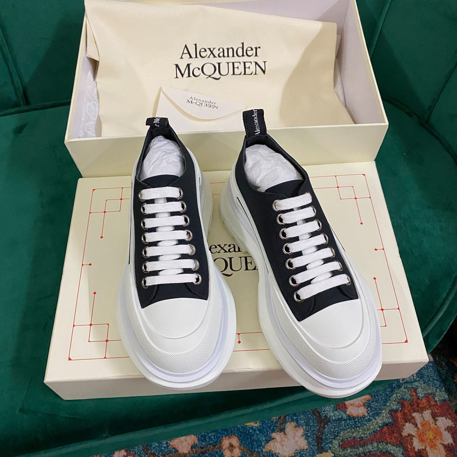 Alexander Mqueen Tread Slick Lace Up in Black/white - 