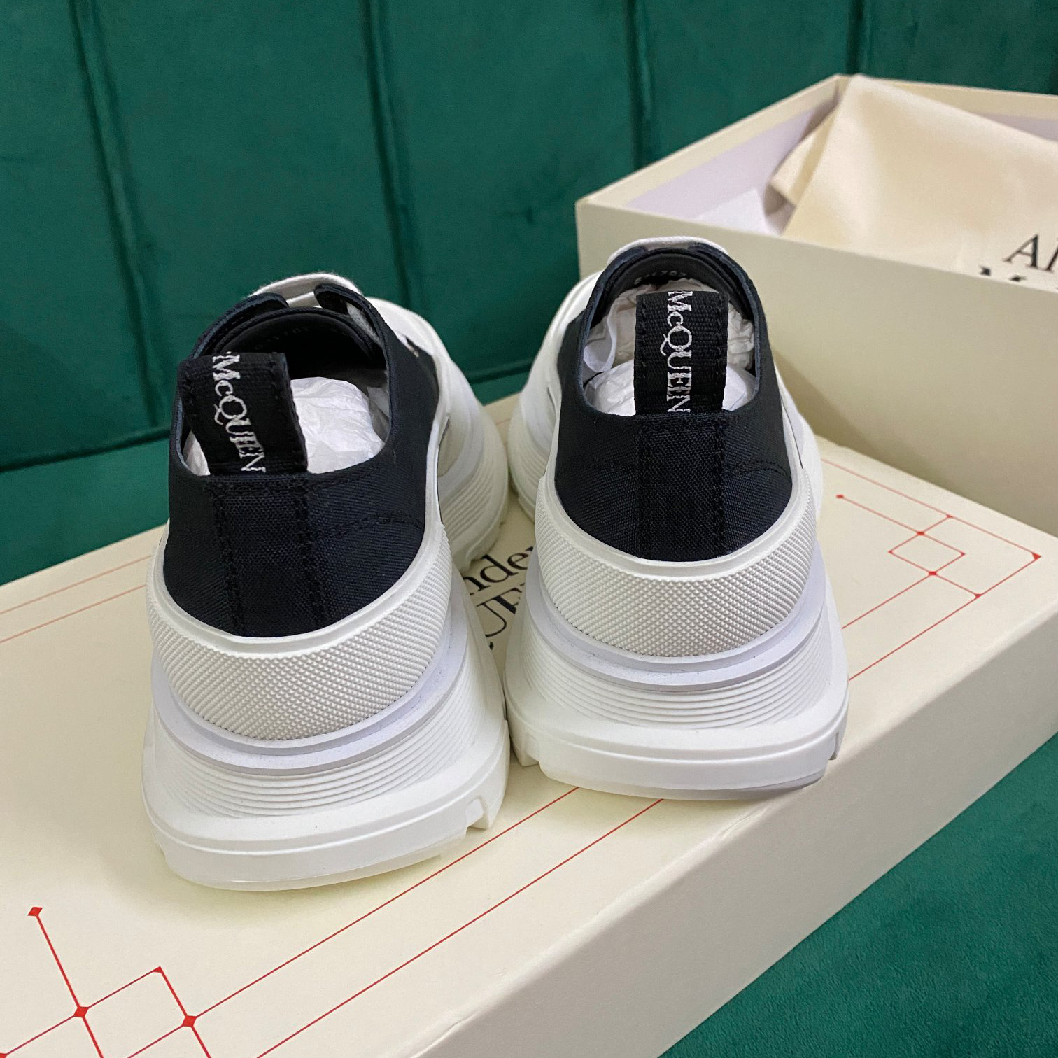Alexander Mqueen Tread Slick Lace Up in Black/white - 