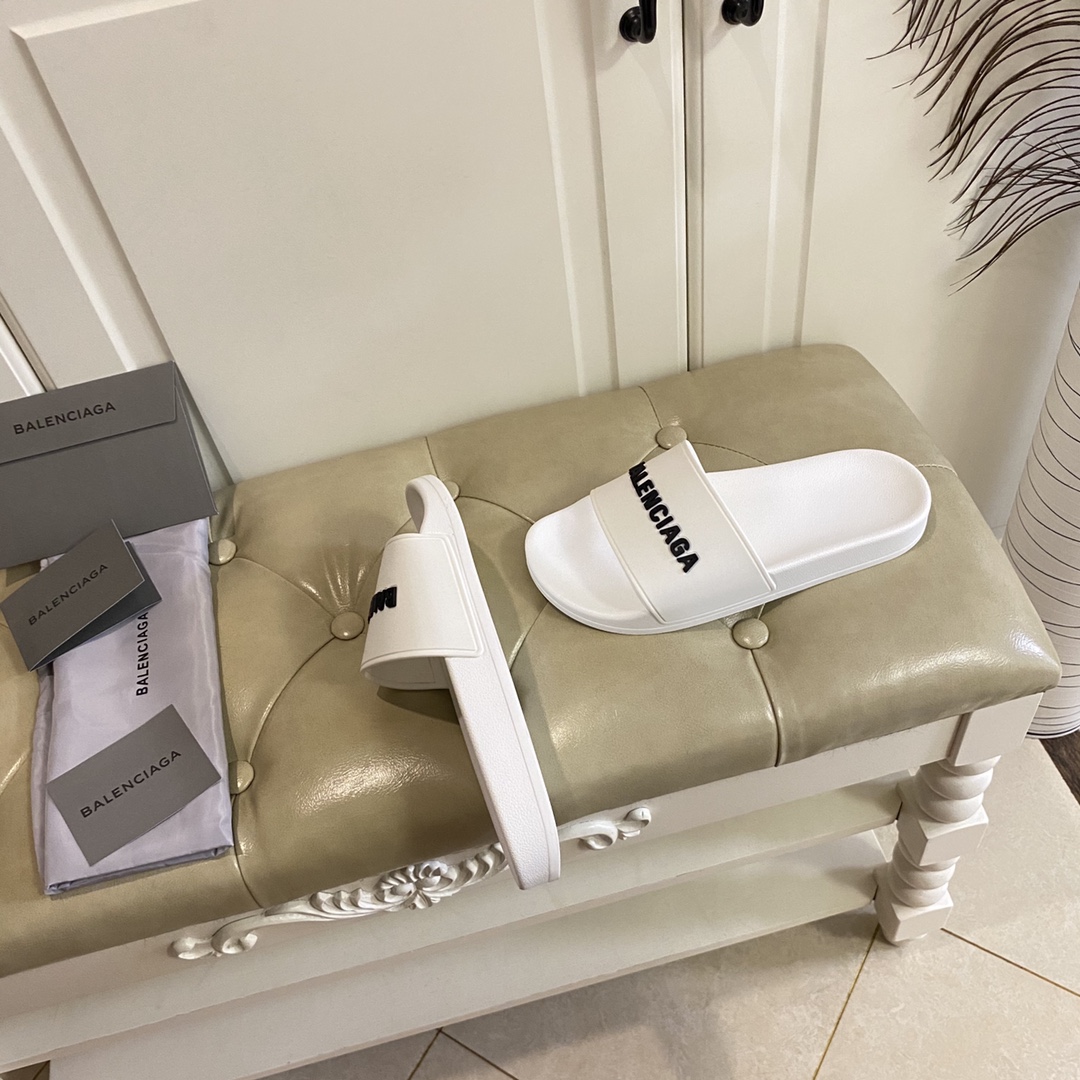 Balenciaga Pool Slide Sandal In White Smooth Rubber With Black 3D Balenciaga Logo - PerfectKickZ